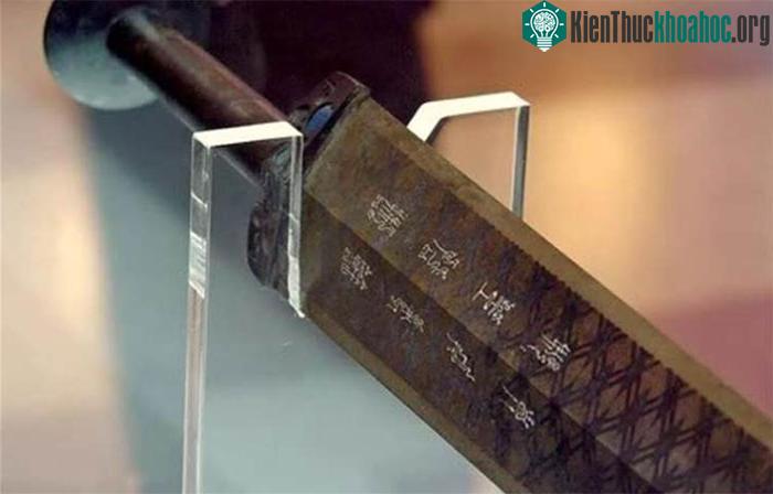Thanh kiếm của Việt Vương Câu Tiễn hiện đang được trưng bày tại Bảo tàng tỉnh Hồ Bắc