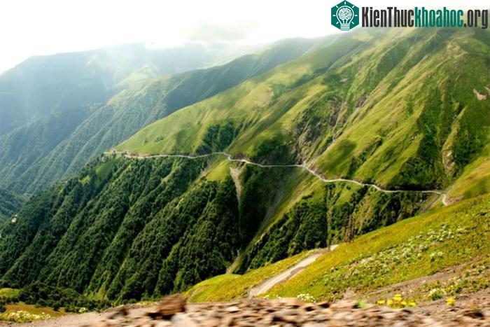Cảnh thiên nhiên hùng vĩ đến choáng ngợp ở cung đường nguy hiểm nhất thế giới ảnh 3
