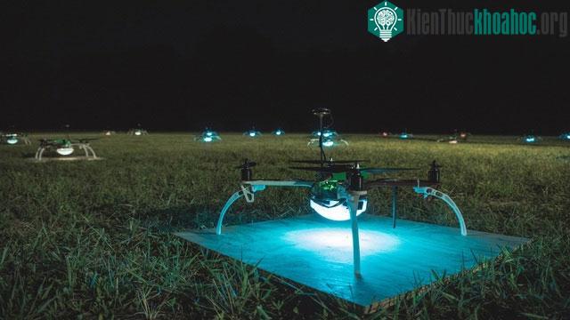 Loại drone dùng để trình diễn có khả năng bay lượn rất tốt.