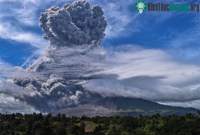 Núi lửa Sinabung