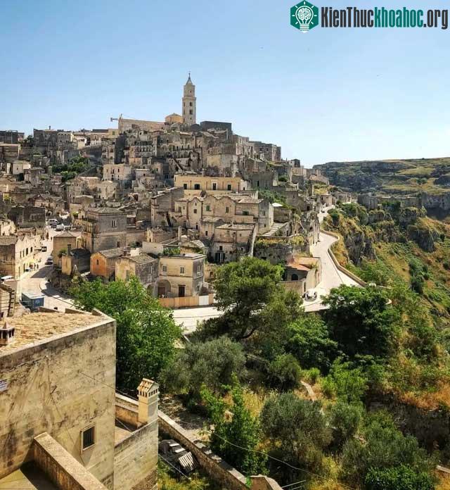 Lạc lối trong thành phố cổ kỳ lạ 9.000 năm tuổi ở Italy và độc nhất vô nhị trên thế giới ảnh 4