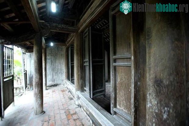 Hiên nhà Bá Kiến