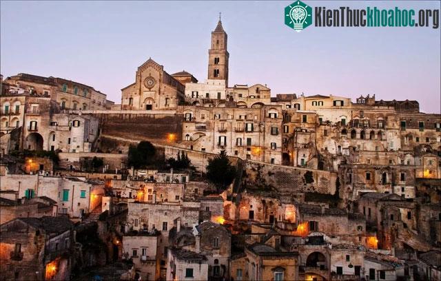 Lạc lối trong thành phố cổ kỳ lạ 9.000 năm tuổi ở Italy và độc nhất vô nhị trên thế giới ảnh 7