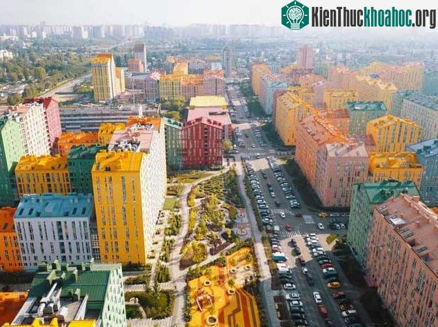 Thị trấn Lego siêu độc lạ sặc sỡ sắc màu, bước vào có cảm giác lạc vào thế giới đồ chơi khổng lồ ảnh 8