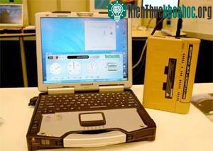 Máy tính xách tay với pin nhiên liệu 14 giờ ảnh 0