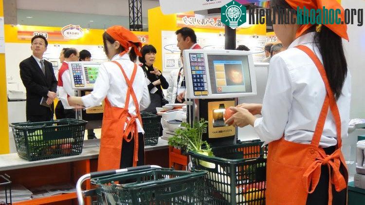 Quá trình thanh toán tự động dẫn tới việc chúng ta có thể không cần những người làm nhân viên thu ngân nữa.