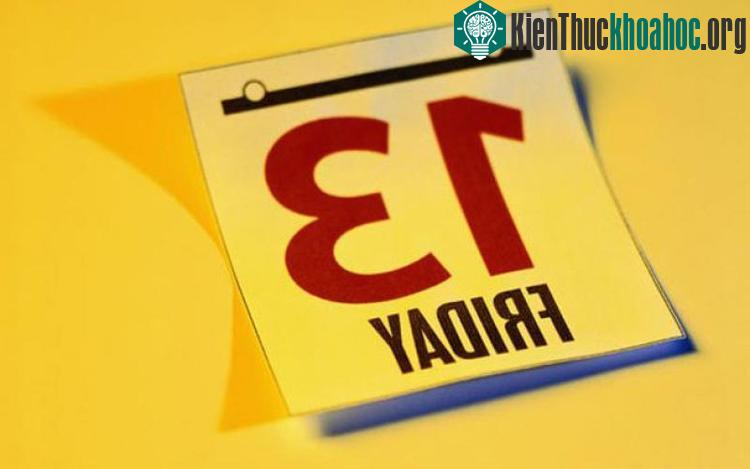 Vào ngày này, bạn không được mở ô ở trong nhà bởi điều đó sẽ mang lại cho bạn điềm chẳng lành.