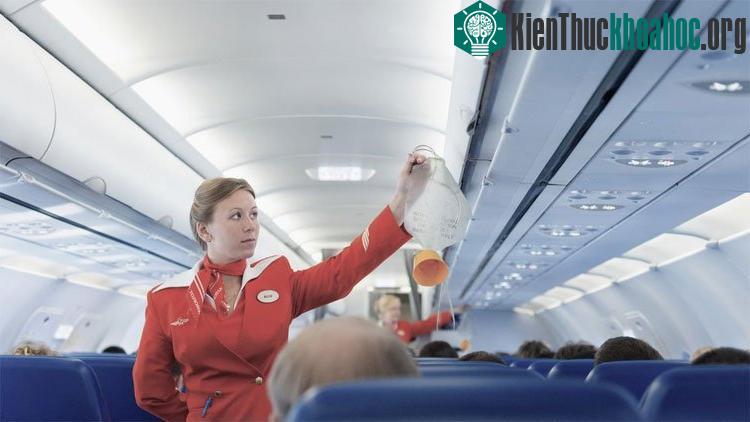 Mặt nạ dưỡng khí trên máy bay.