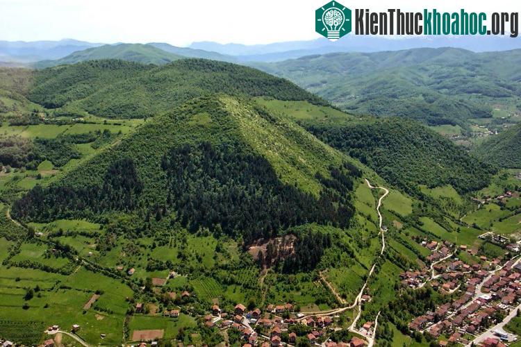 Kim tự tháp Mặt Trời ở Bosnia. (Ảnh: Wiki).