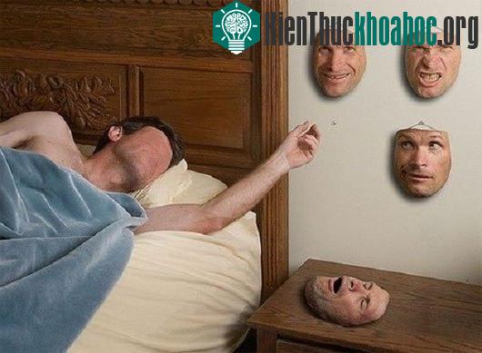 Trong số các biểu hiện trên khuôn mặt, hạnh phúc và nỗi buồn là được thể hiện rõ ràng.