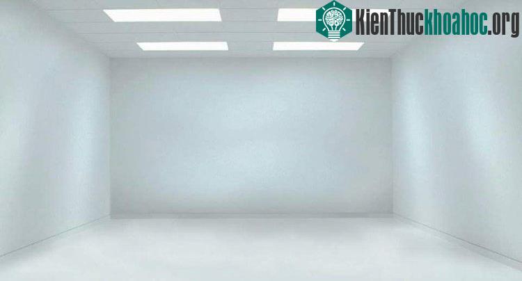 Người bị tra tấn đương nhiên bị nhốt tách biệt và không được nói chuyện với ai.