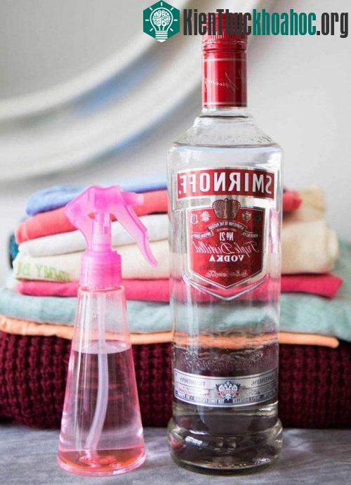 Khử mùi áo quần với vodka