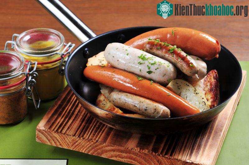 Người Thụy Điển ăn chân giò, còn người Đức thưởng thức thịt lợn nướng và xúc xích. Thịt lợn cũng là món thường gặp ở Italy và Mỹ bởi giàu chất béo, tư...