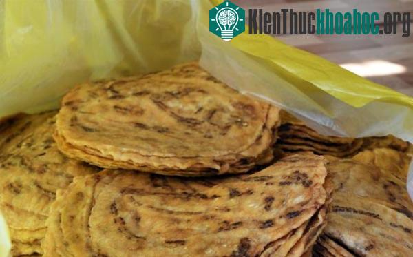 Trung bình, trong mùa Tết các gia đình ở đây ép hàng tấn chuối khô thành phẩm để cung cấp cho các lò bánh kẹo từ các tỉnh An Giang, Vĩnh Long, Đồng Th...