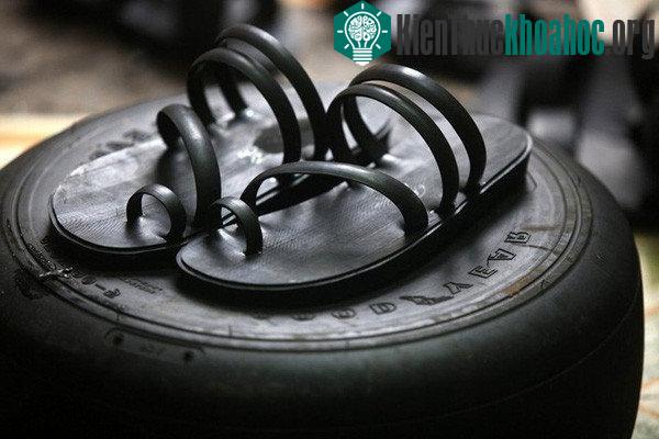 Dép lốp ngày nay có thể mang hơi hướng "nghệ thuật" hơn.