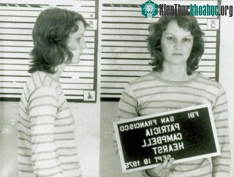 Ân xá Patty Hearst là một trong những quyết định gây tranh cãi nhất của Tổng thống Bill Clinton trong những ngày cuối nhiệm kỳ. (Ảnh: FBI).