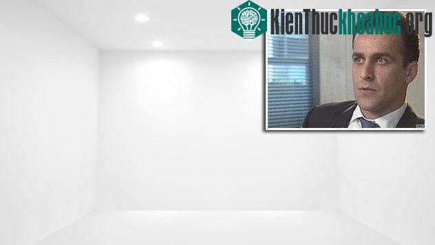 Chân dung Amir Fakhravar – một nhà báo bị từng tra tấn trong phòng trắng.