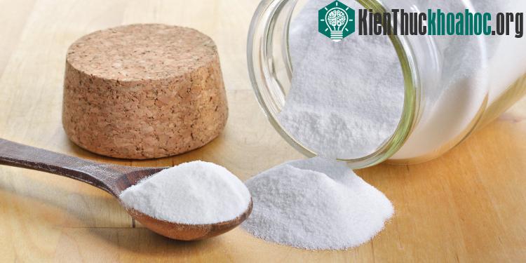 Baking soda có thể giúp tóc bạn nhanh hết bị bết.