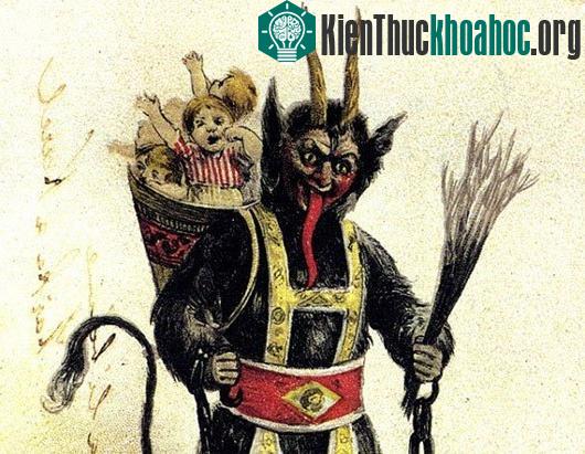 Krampus có nghĩa là “móng vuốt”, và loài sinh vật này được miêu tả có vẻ ngoài là một con ma quỷ. Sinh vật này có nguồn gốc trong văn hóa dân gian Đức