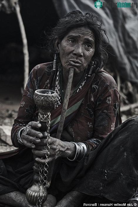 Người Raute không có nhiều tài sản. Họ chỉ sở hữu nhưng gì họ có thể mang theo trên lưng.