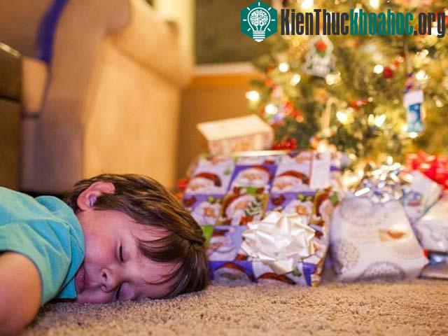 Người Phần Lan tin rằng, vào đêm Noel, giường trong nhà sẽ được dành cho người chết nên họ chọn cách ngủ trên sàn nhà.