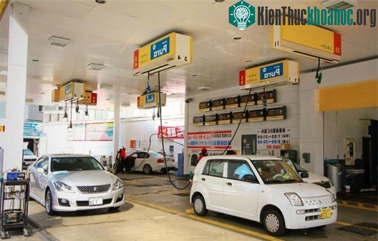 Trạm tiếp nhiên liệu chẳng giống ai