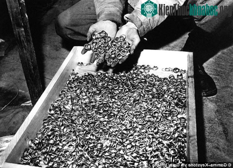 Con tàu mất tích từ năm 1945, chở những món đồ cướp được ở Breslau, Đức.