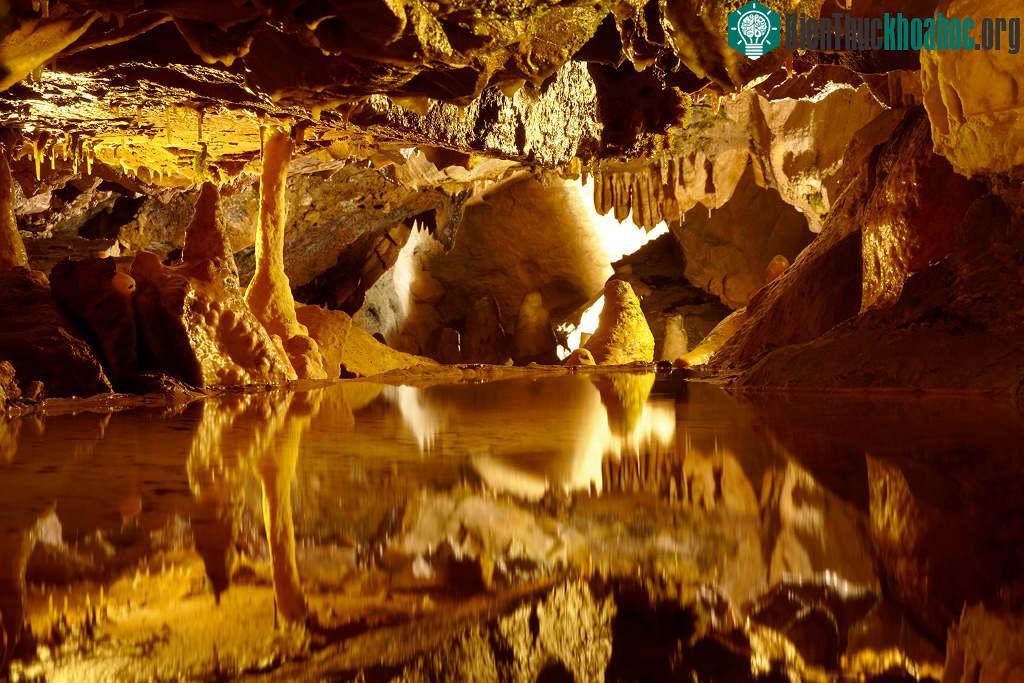 Hang động Gough ở Somerset là một trong những địa điểm "ngoài hành tinh" ở Anh