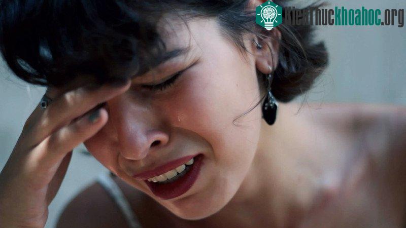 Tại sao người trưởng thành lại khóc vẫn đặt ra câu hỏi cho nhiều nhà khoa học.