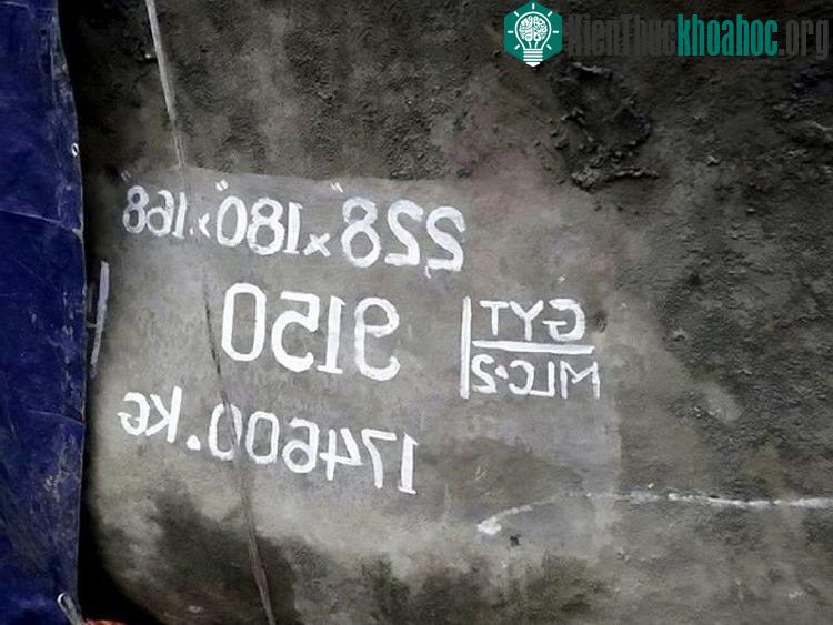 Khối ngọc bích khổng lồ được ước tính có giá trị khoảng 174,5 triệu USD, đắt nhất thế giới hiện nay.