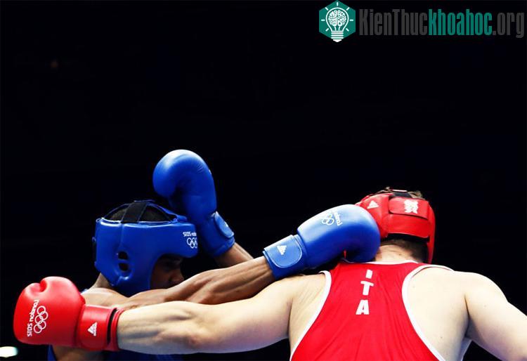 Hai vận động viên môn đấm bốc ở kỳ Olympic năm 2012.