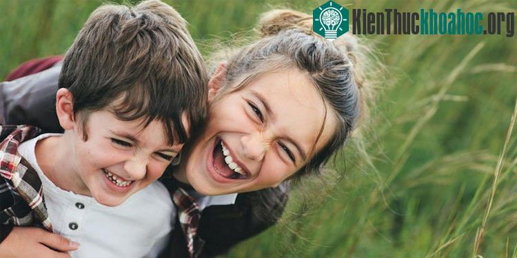 Trong một số gia đình, đứa con hợp tính cha mẹ có thể được chú ý nhiều hơn.