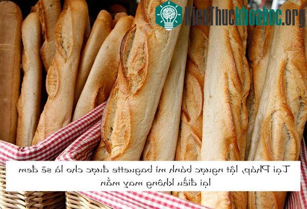 Bánh mì Baguette là món ăn đường phố được rất nhiều người yêu thích