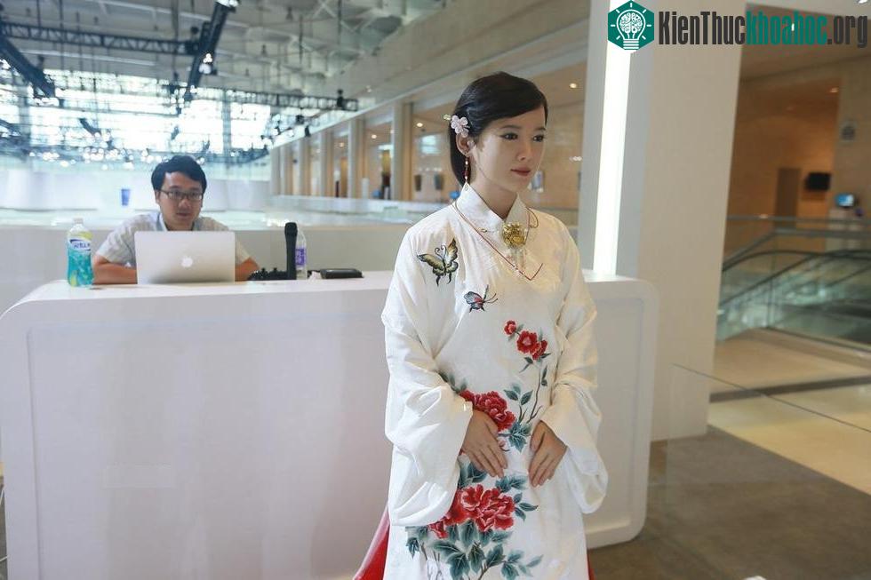 Giai Giai có kích thước như người thật.