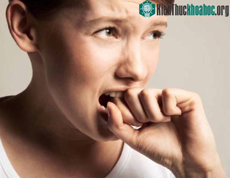 Cuộc sống của các cá nhân này khá khổ sở vì họ khó hòa đồng được với người xung quanh.