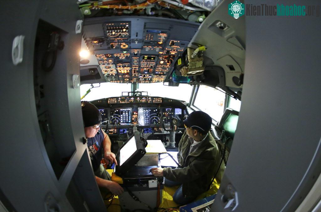 Ngày 23/7/2013, Boeing hoàn thành cấu hình cho 737 Max 8. Tiếp đến, tháng 12/2014, Boeing ra mắt phiên bản mở rộng của 737 Max 8, đặt tên là 737 Max 200.