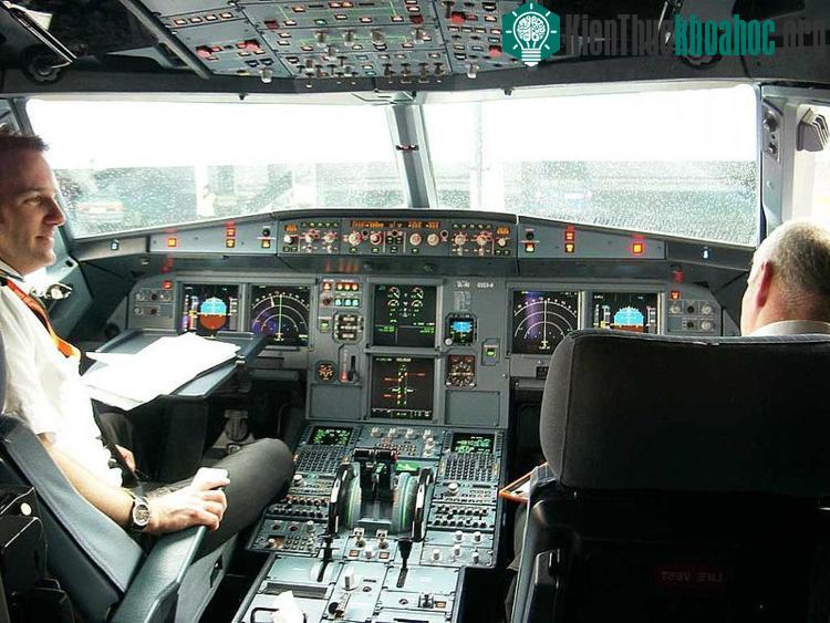 Tổng cộng mức chi phí cho chuyến bay dành cho nhân lực là 240 USD.