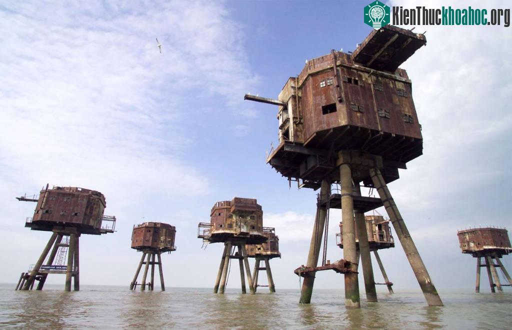Pháo đài Maunsell tọa lạc trong các cửa sông Thames và Mersey của Anh từng bảo vệ quốc gia này trước những cuộc không kích của phát xít Đức trong Chiến tranh thế giới 2.