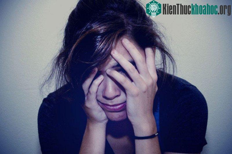 Khóc là phản ứng đi từ trạng thái cảm xúc căng thẳng đến giây phú nhẹ nhàng, hạnh phúc.
