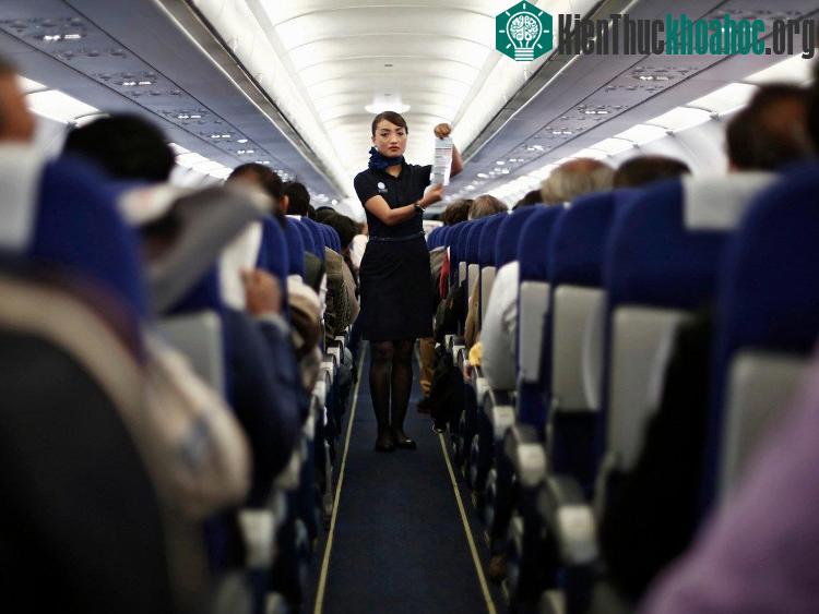 80% các vụ rơi máy bay xảy ra trong trong vòng 3 phút sau khi cất cánh hoặc 8 phút trước khi hạ cánh.