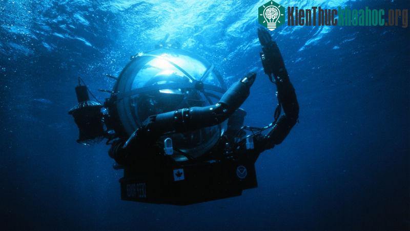 Deep Rover, một tàu lặn một người lái khác của Nuytco Research.
