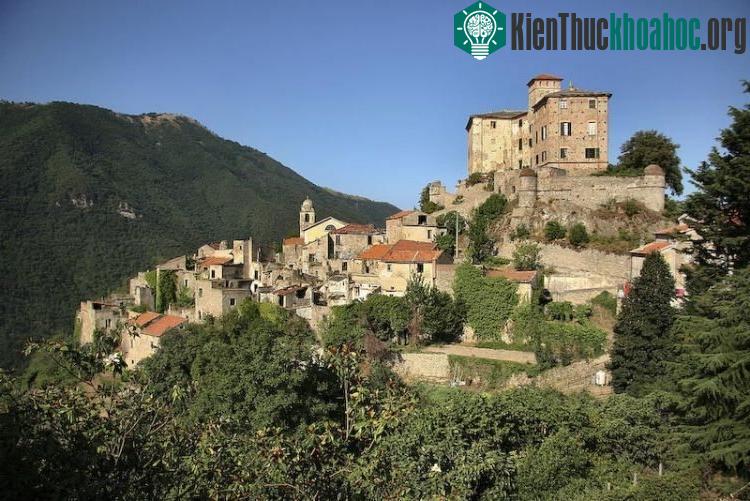 Làng Balestrino, Italy