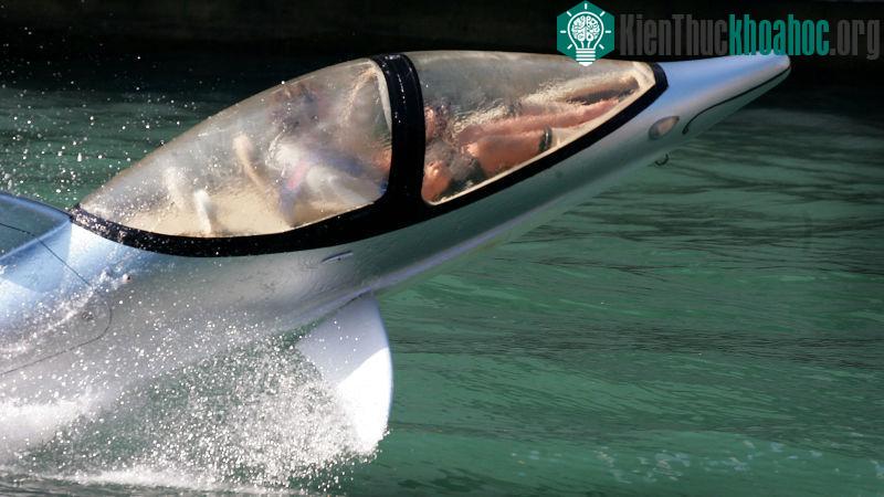 Nguyên mẫu tàu cá nhân Innespace Dolphin.