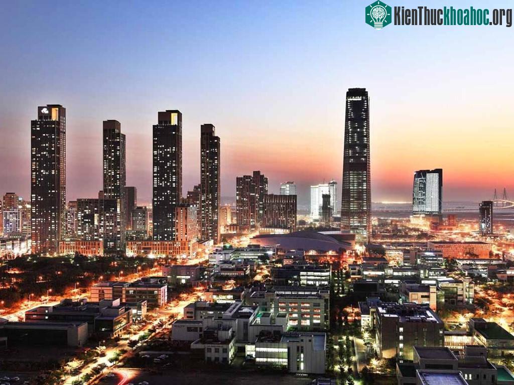 Songdo, "thành phố thông minh" của Hàn Quốc, có diện tích hơn 6 triệu m2. Hoàn tất năm 2015, thành phố này có đường truyền Internet gần như ...