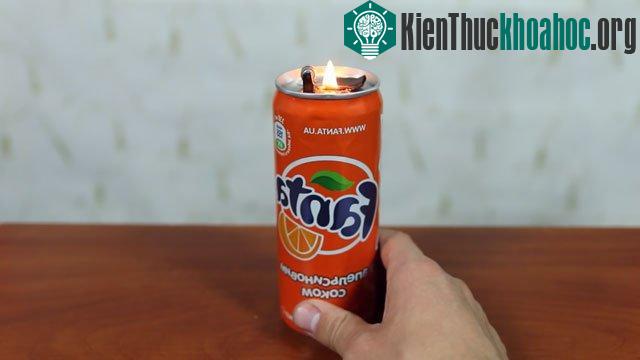 Nguyên lí hoạt động của "tác phẩm" này hoàn toàn giống như một chiếc bật lửa thông thường.