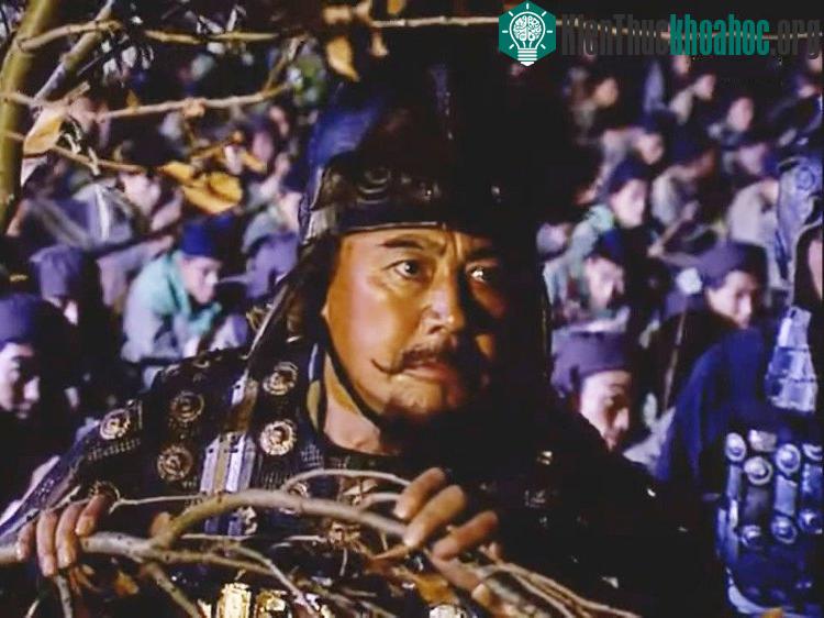 Lã Mông phục binh bên ngoài thành, chờ đám lính trá hàng mở được cổng thành rồi ùa vào.