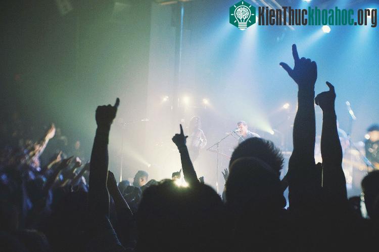 Các thầy phù thủy ngày xưa chính là... DJ của những buổi tiệc.