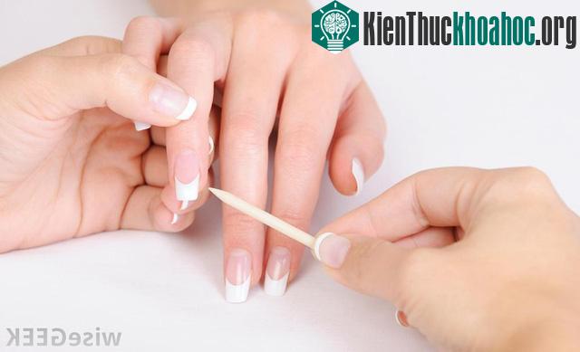 Làm thế nào để vệ sinh móng tay đúng cách?