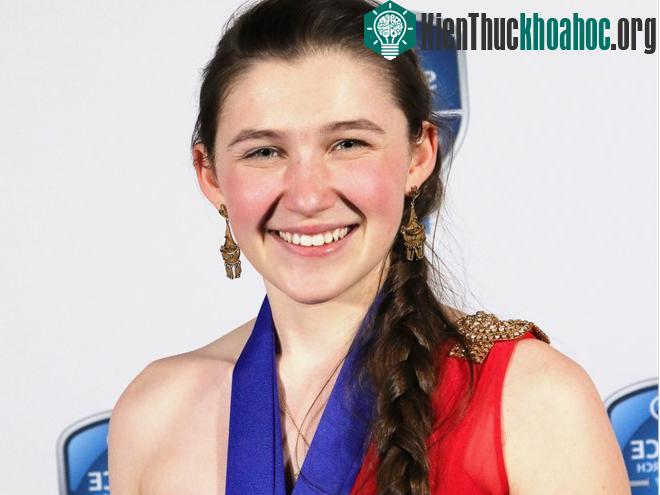 Paige Brown (17 tuổi) phát minh ra phương pháp siêu rẻ và hiệu quả để làm sạch nguồn ô nhiễm. Phát minh này giúp cô dành được học bổng giá trị 150.000 USD tại Intel Science Talent Search (STS).