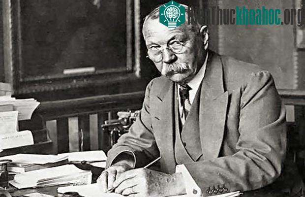 Tiểu thuyết gia Conan Doyle. (Ảnh: BBC).